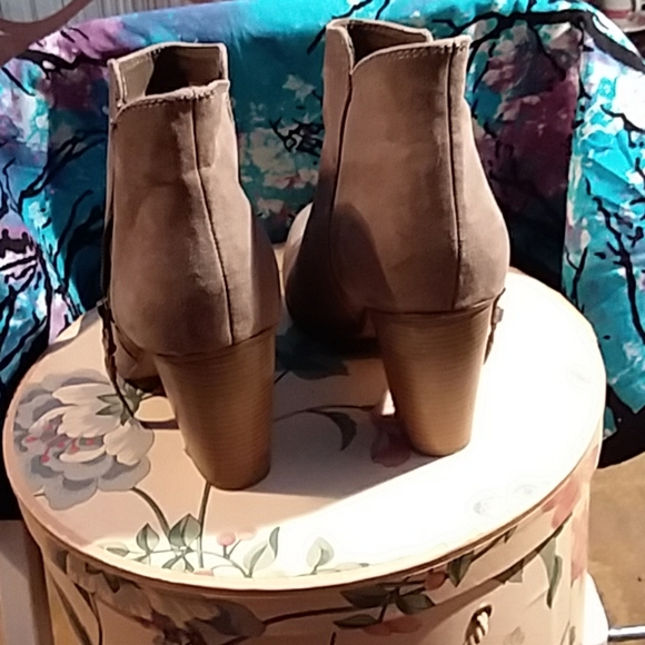 MICHAEL Booties EUC - Picture 4 of 8